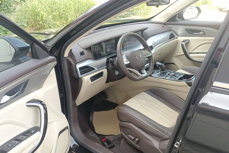 Used Bestune T77 2023 1.5T Automatic Luxury Model Interior 3