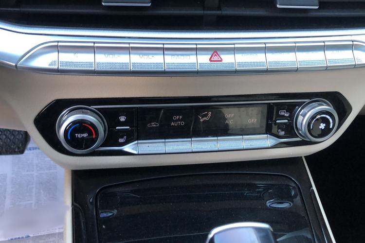 Used Bestune T77 2023 1.5T Automatic Luxury Model Interior 5