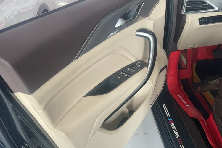 Used Bestune T77 2023 1.5T Automatic Luxury Model Interior 5