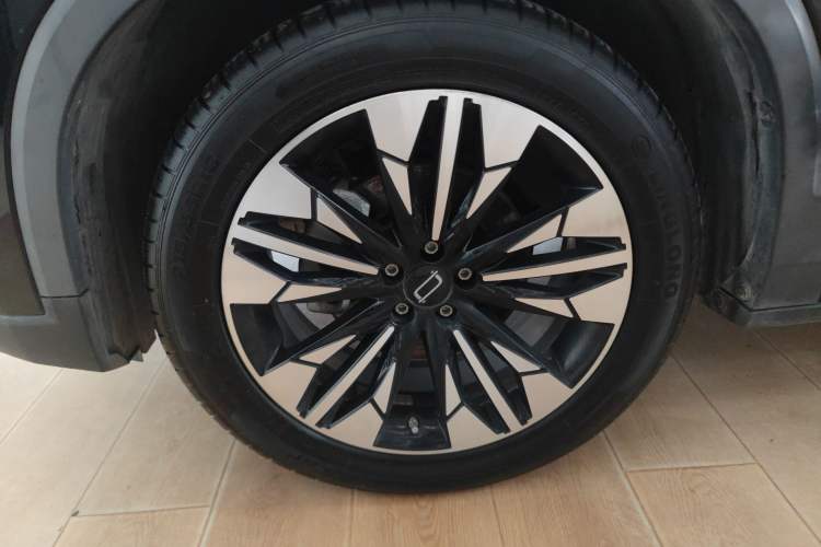 Used Bestune T77 2023 1.5T Automatic Luxury Model Left Front Wheel Hub