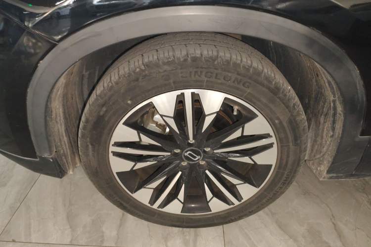 Used Bestune T77 2023 1.5T Automatic Luxury Model Left Front Wheel Hub