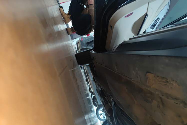 Used Bestune T77 2023 1.5T Automatic Luxury Model Left Side Sill