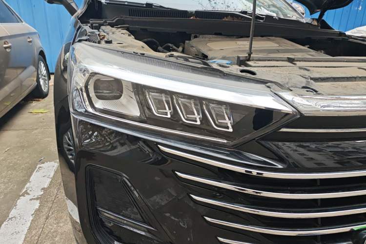 Used Bestune T77 2023 1.5T Automatic Luxury Model Right Front Headlight