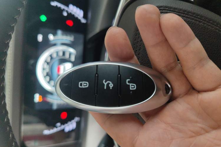 Used Bestune T77 2023 1.5T Automatic Luxury Model Vehicle Key