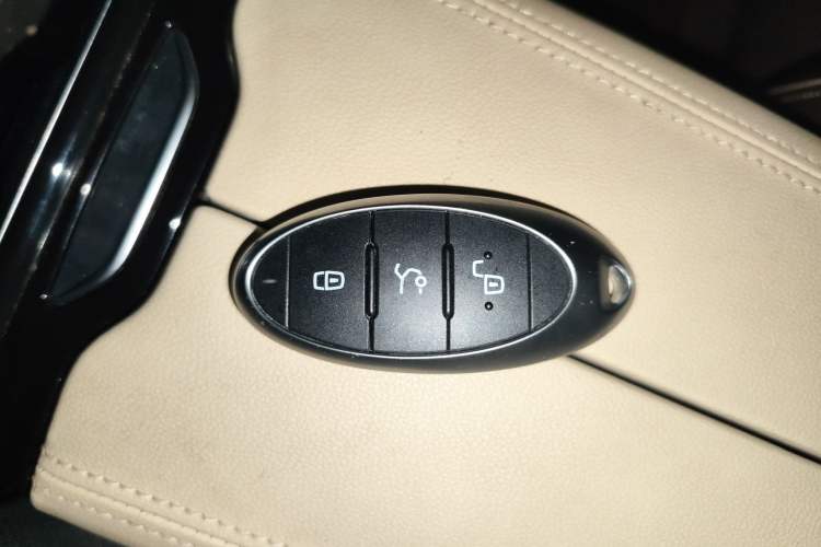 Used Bestune T77 2023 1.5T Automatic Luxury Model Vehicle Key