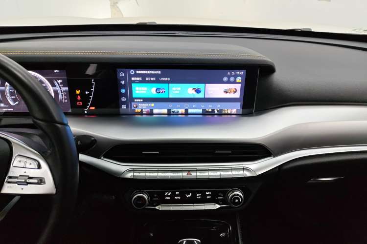 Used Bestune T77 2023 1.5T Automatic Luxury Model Audio And AC Panel