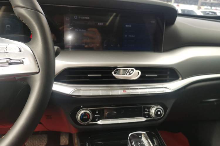 Used Bestune T77 2023 1.5T Automatic Luxury Model Audio And AC Panel