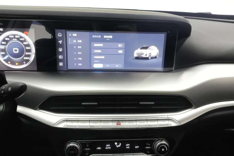 Used Bestune T77 2023 1.5T Automatic Premium Edition Audio And AC Panel