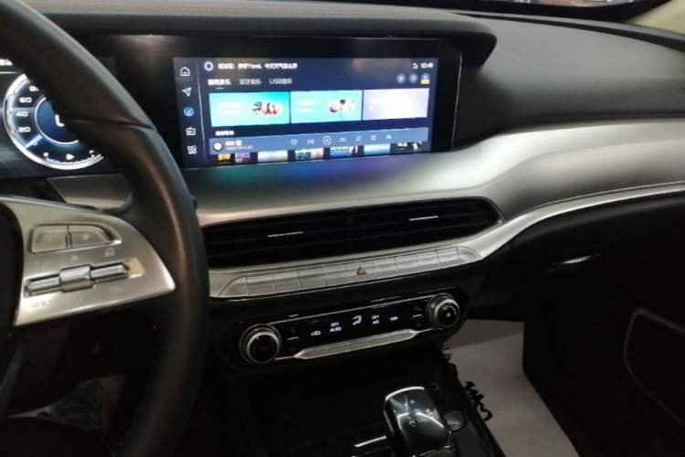 Used Bestune T77 2023 1.5T Automatic Premium Edition Audio And AC Panel