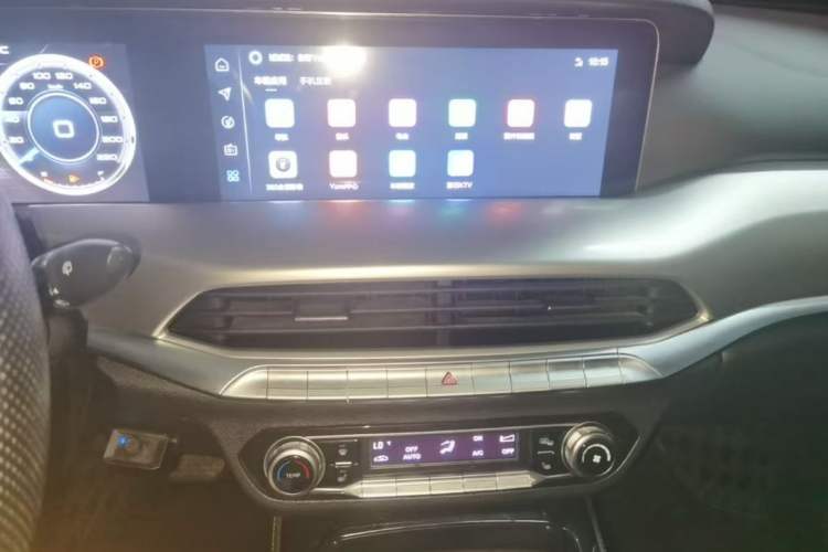 Used Bestune T77 2023 1.5T Automatic Luxury Model Audio And AC Panel