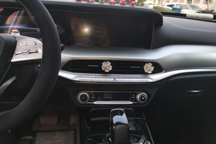 Used Bestune T77 2023 1.5T Automatic Luxury Model Audio And AC Panel