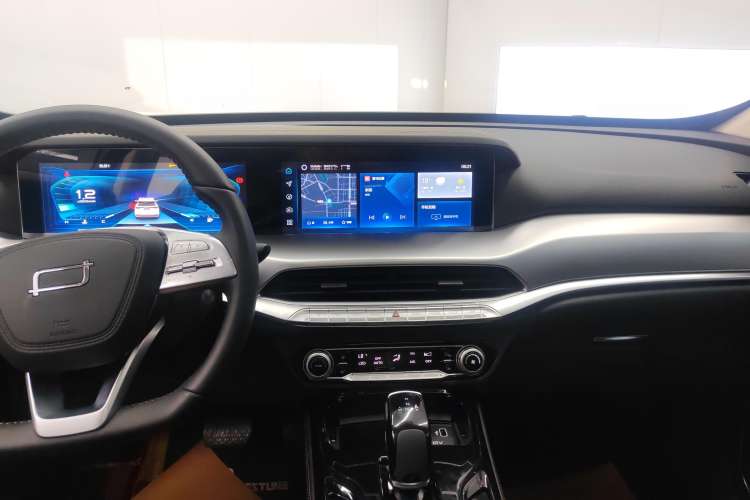 Used Bestune T77 2023 1.5T Automatic Luxury Model Audio And AC Panel