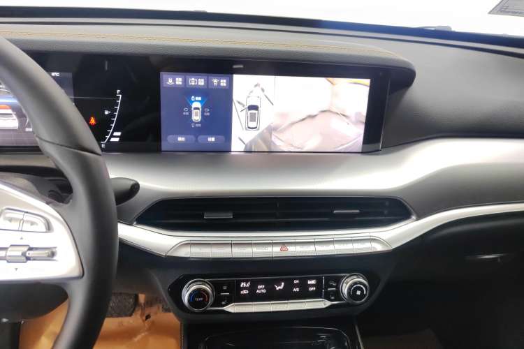 Used Bestune T77 2023 1.5T Automatic Luxury Model Audio And AC Panel