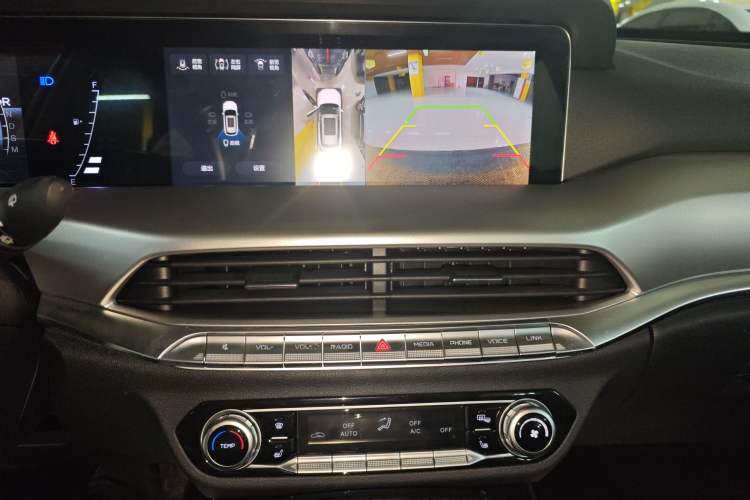 Used Bestune T77 2023 1.5T Automatic Luxury Model Audio And AC Panel
