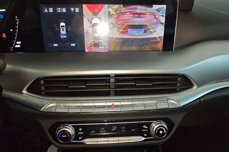 Used Bestune T77 2023 1.5T Automatic Luxury Model Audio And AC Panel