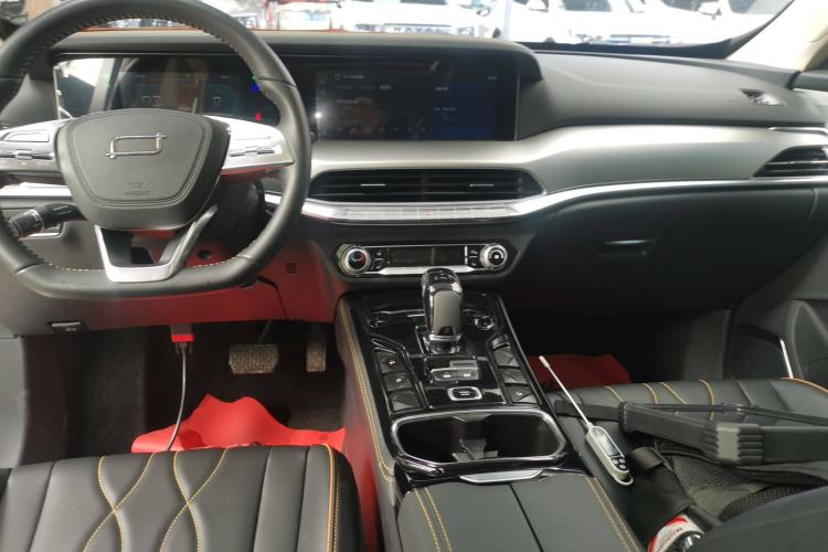 Used Bestune T77 2023 1.5T Automatic Luxury Model Center Console