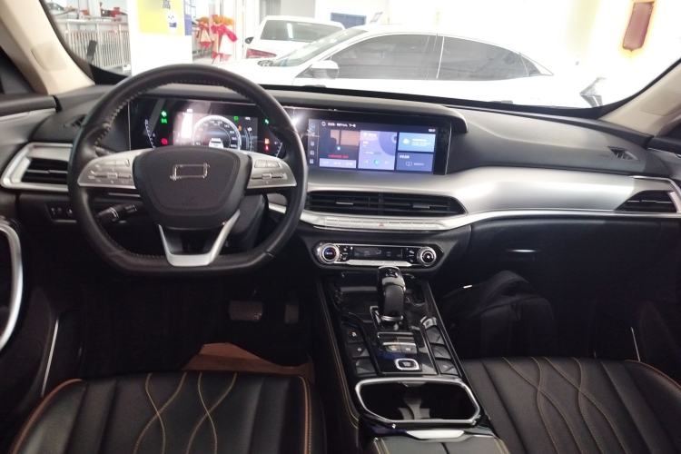Used Bestune T77 2023 1.5T Automatic Luxury Model Center Console