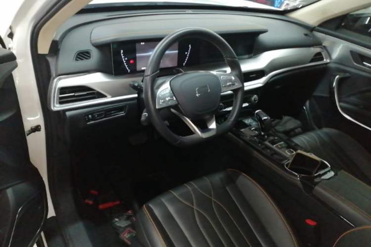 Used Bestune T77 2023 1.5T Automatic Luxury Model Center Console