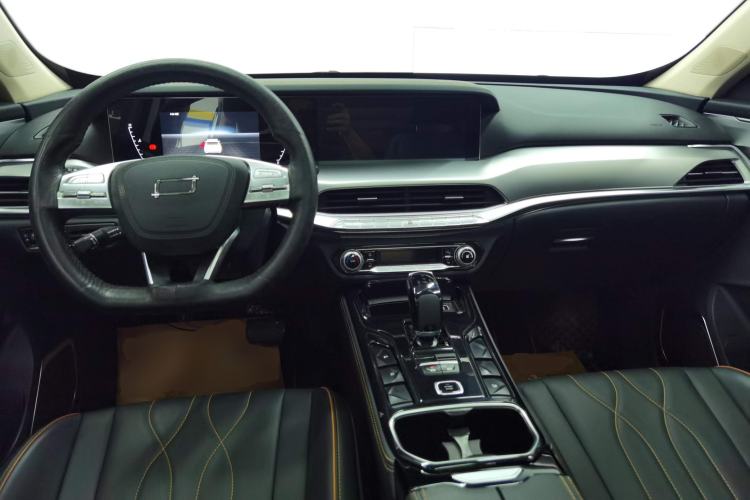 Used Bestune T77 2023 1.5T Automatic Luxury Model Center Console