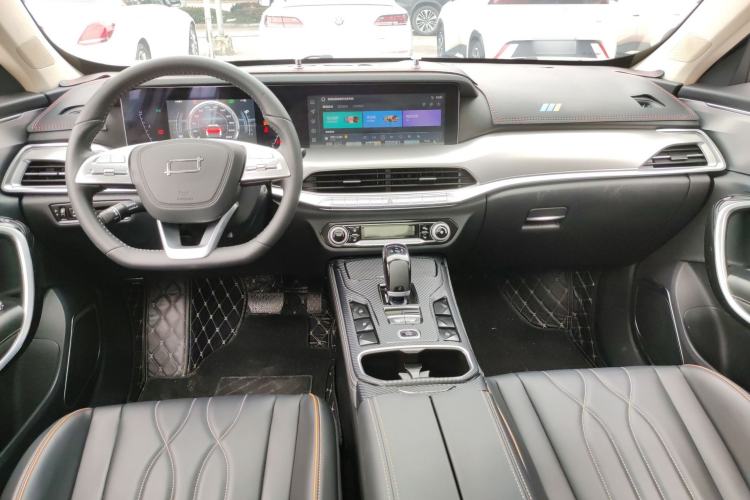 Used Bestune T77 2023 1.5T Automatic Luxury Model Center Console