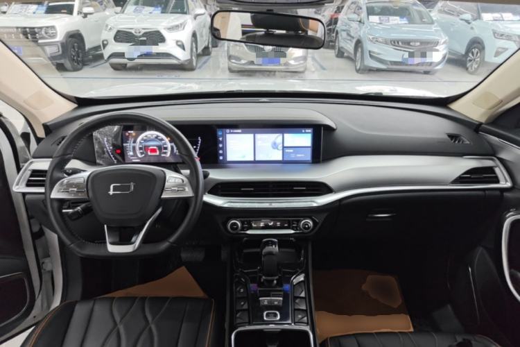 Used Bestune T77 2023 1.5T Automatic Luxury Model Center Console