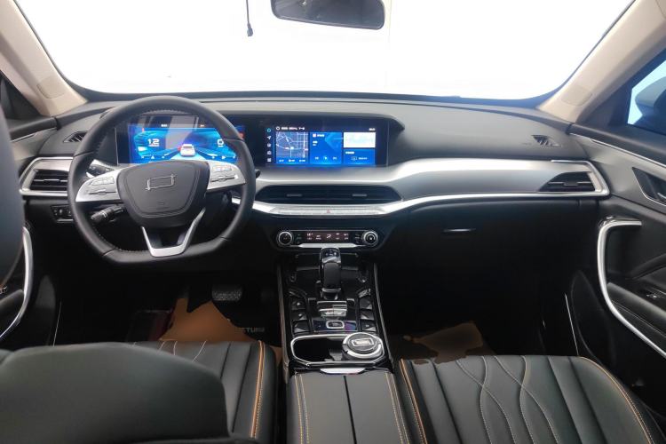 Used Bestune T77 2023 1.5T Automatic Luxury Model Center Console