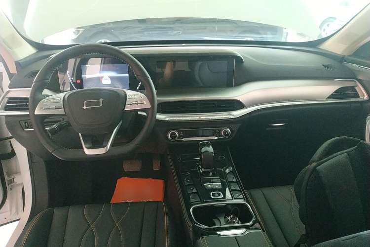 Used Bestune T77 2023 1.5T Automatic Luxury Model Center Console