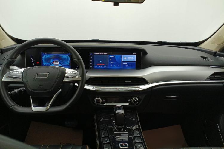 Used Bestune T77 2023 1.5T Automatic Luxury Model Center Console