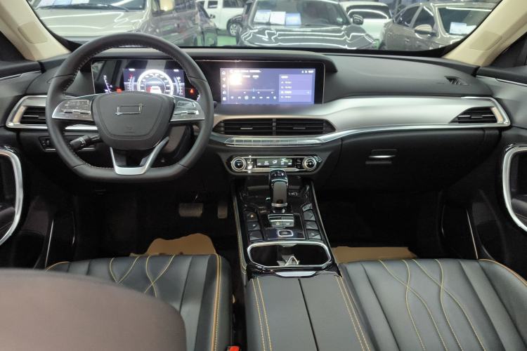 Used Bestune T77 2023 1.5T Automatic Luxury Model Center Console