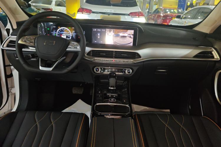 Used Bestune T77 2023 1.5T Automatic Luxury Model Center Console