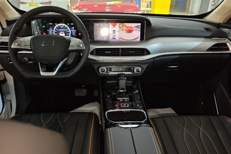 Used Bestune T77 2023 1.5T Automatic Luxury Model Center Console