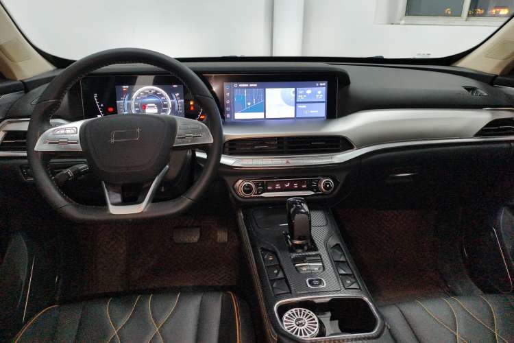 Used Bestune T77 2023 1.5T Automatic Luxury Model Center Console