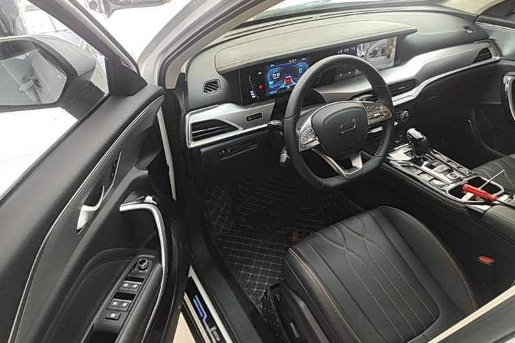 Used Bestune T77 2023 1.5T Automatic Luxury Model Driver Seat