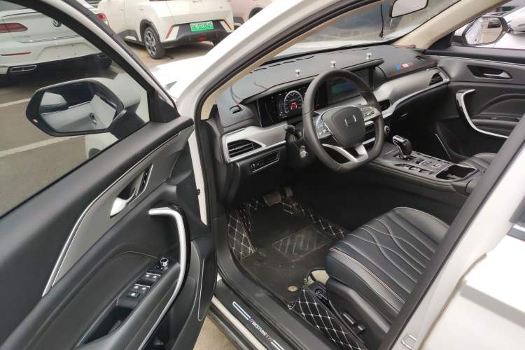Used Bestune T77 2023 1.5T Automatic Luxury Model Driver Seat