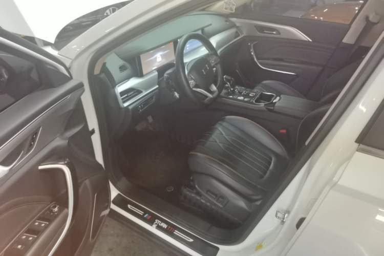 Used Bestune T77 2023 1.5T Automatic Luxury Model Driver Seat