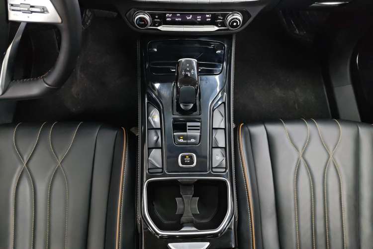 Used Bestune T77 2023 1.5T Automatic Luxury Model Gear Lever