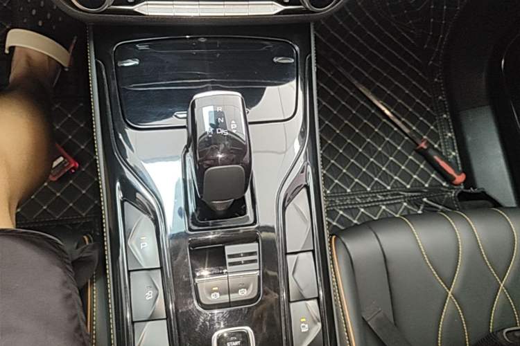 Used Bestune T77 2023 1.5T Automatic Luxury Model Gear Lever