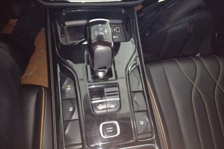 Used Bestune T77 2023 1.5T Automatic Luxury Model Gear Lever