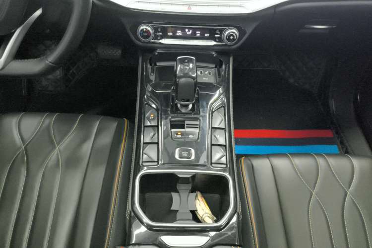 Used Bestune T77 2023 1.5T Automatic Premium Edition Gear Lever