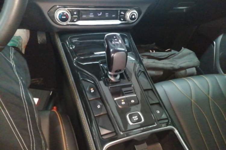 Used Bestune T77 2023 1.5T Automatic Luxury Model Gear Lever