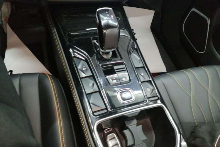 Used Bestune T77 2023 1.5T Automatic Premium Edition Gear Lever
