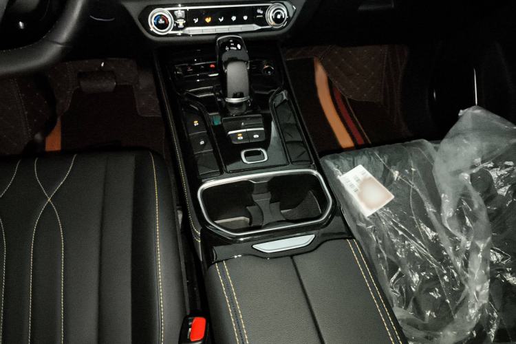 Used Bestune T77 2023 1.5T Automatic Luxury Model Gear Lever