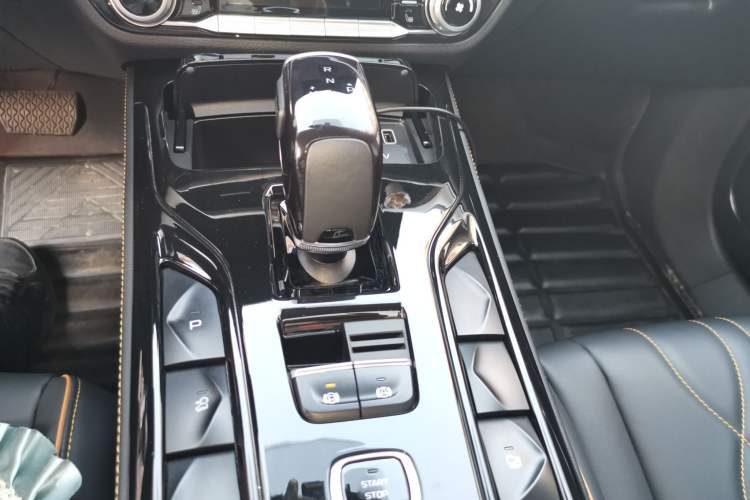 Used Bestune T77 2023 1.5T Automatic Luxury Model Gear Lever