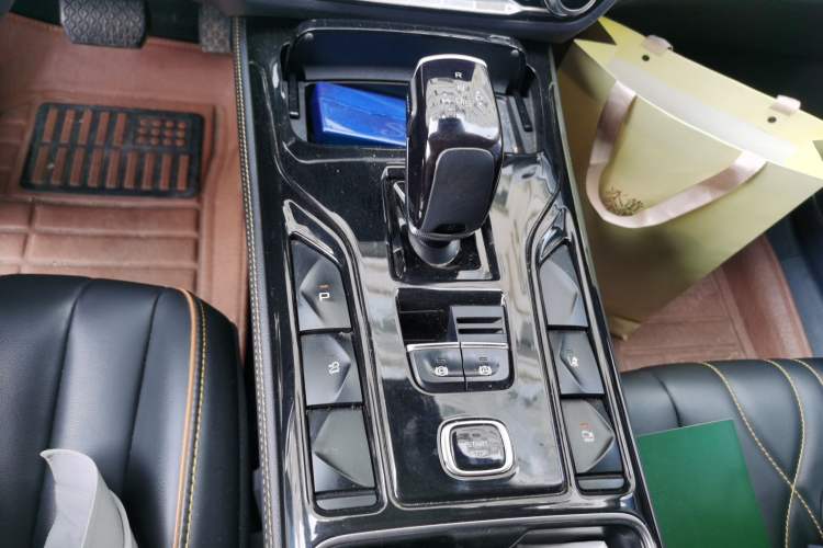 Used Bestune T77 2023 1.5T Automatic Premium Edition Gear Lever