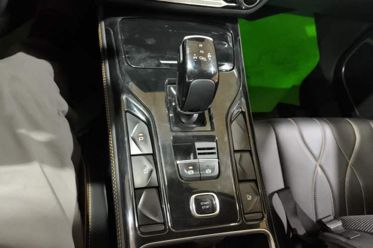 Used Bestune T77 2023 1.5T Automatic Luxury Model Gear Lever