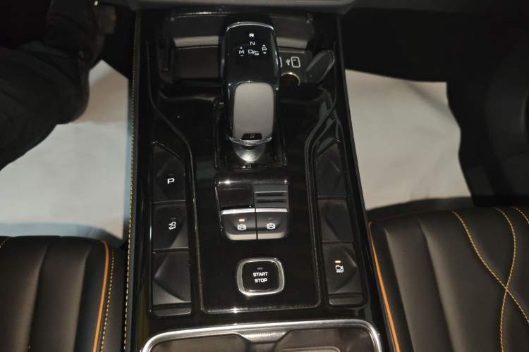 Used Bestune T77 2023 1.5T Automatic Luxury Model Gear Lever