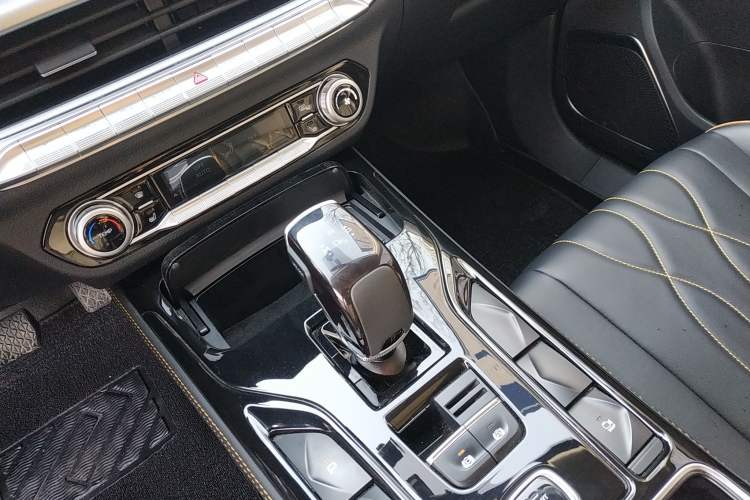 Used Bestune T77 2023 1.5T Automatic Luxury Model Gear Lever