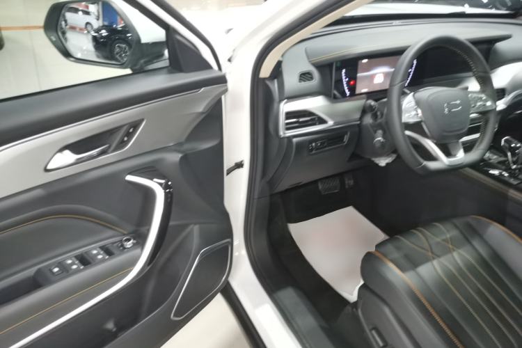 Used Bestune T77 2023 1.5T Automatic Luxury Model Interior 3