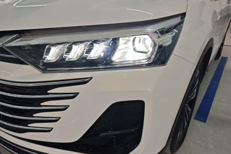 Used Bestune T77 2023 1.5T Automatic Luxury Model Left Front Headlight