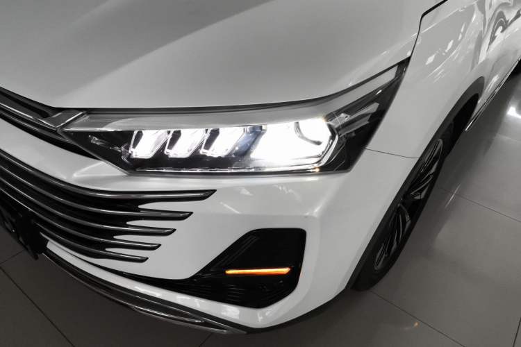 Used Bestune T77 2023 1.5T Automatic Luxury Model Left Front Headlight